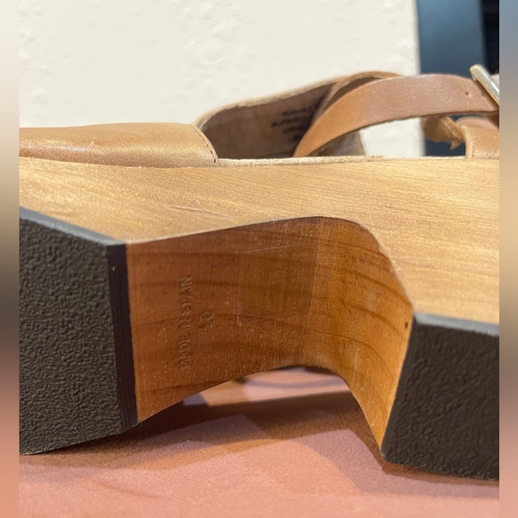 Free People Cedar Leather Buckle Platform Clogs
Tan New Without Box SZ 10 - Picture 14 of 14